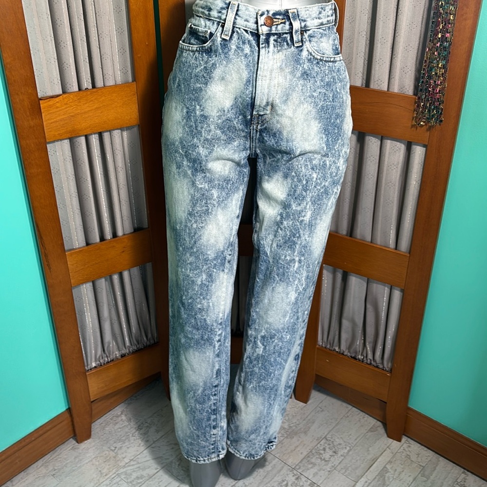 BDG Urban Outfitters | Women's Acid Wash Bleached Slim Straight Jeans - Size 26